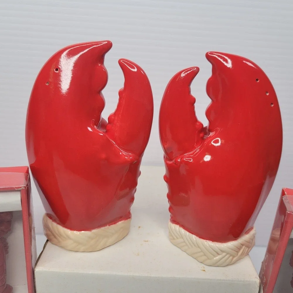 Boston Warehouse Lobster Handle Spreader Knife Set w Salt & Pepper Shakers‎ NEW